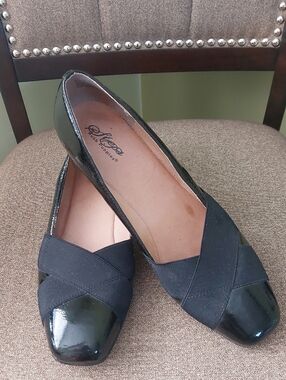 Hush Puppies Black Patent Cap-Toe Crossband Flats